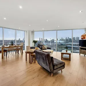  Apartment Deluxe Two Bed With River & View